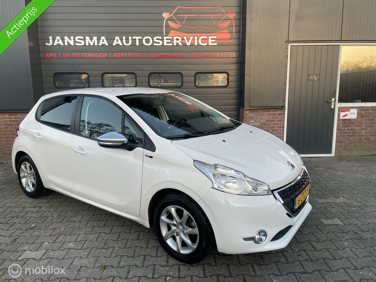 Peugeot 208 - 1.2 nieuwe distributie. Navigatie GARANTIE - AutoWereld.nl