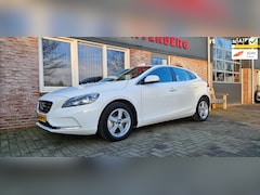 Volvo V40 - 1.6 T3 Momentum Trekhaak Camera Navigatie Airco/Clima Cruise Control Nette Auto