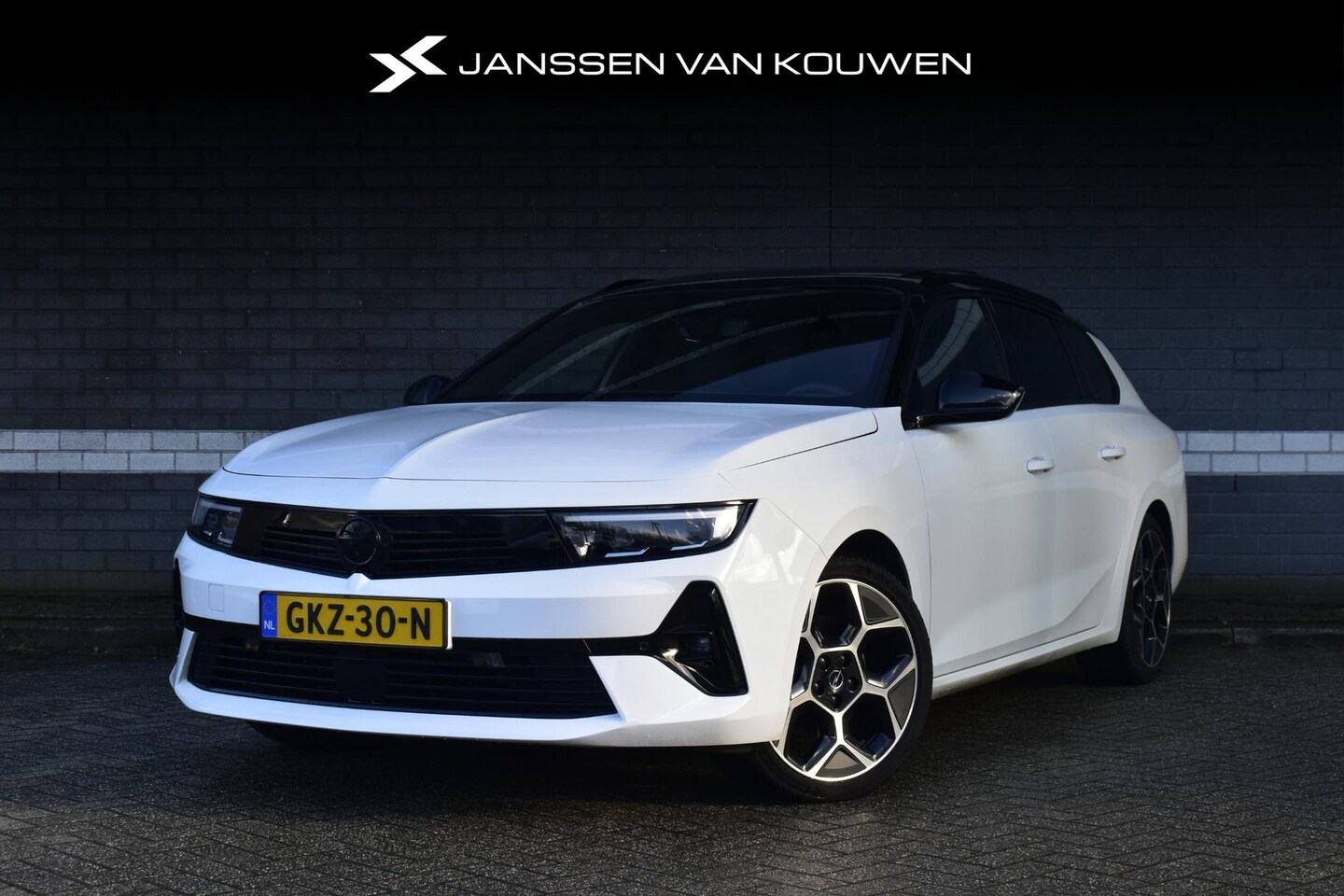 Opel Astra Sports Tourer - 1.2 Turbo Hybrid Ultimate / Panoramadak / Intelilux / Alcantara / Keyless / Head-up - AutoWereld.nl