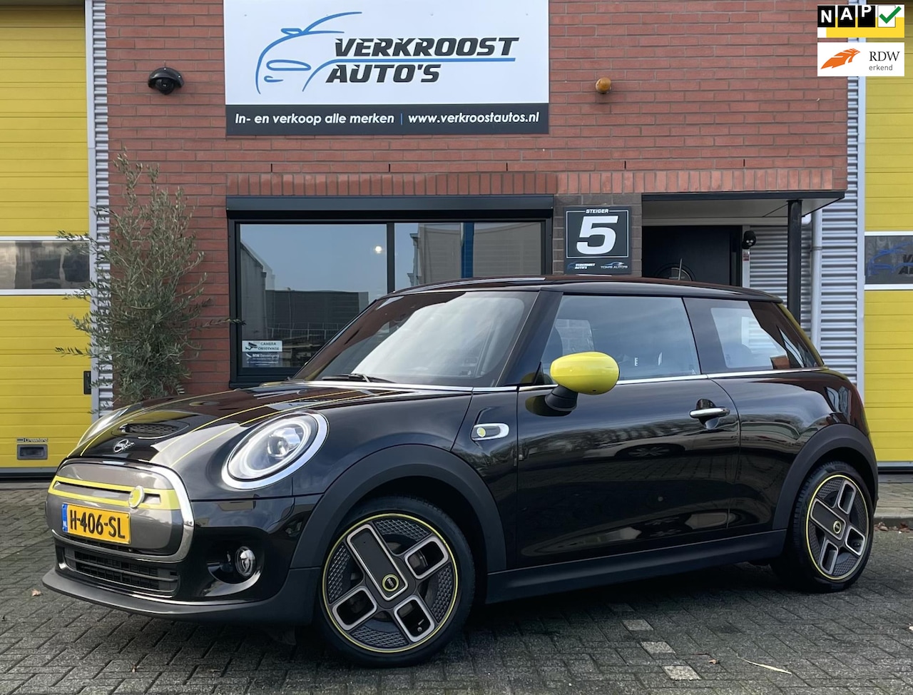 MINI Mini-Electric - Essential 33 kWh camera. stoelverwarming. half leder - AutoWereld.nl