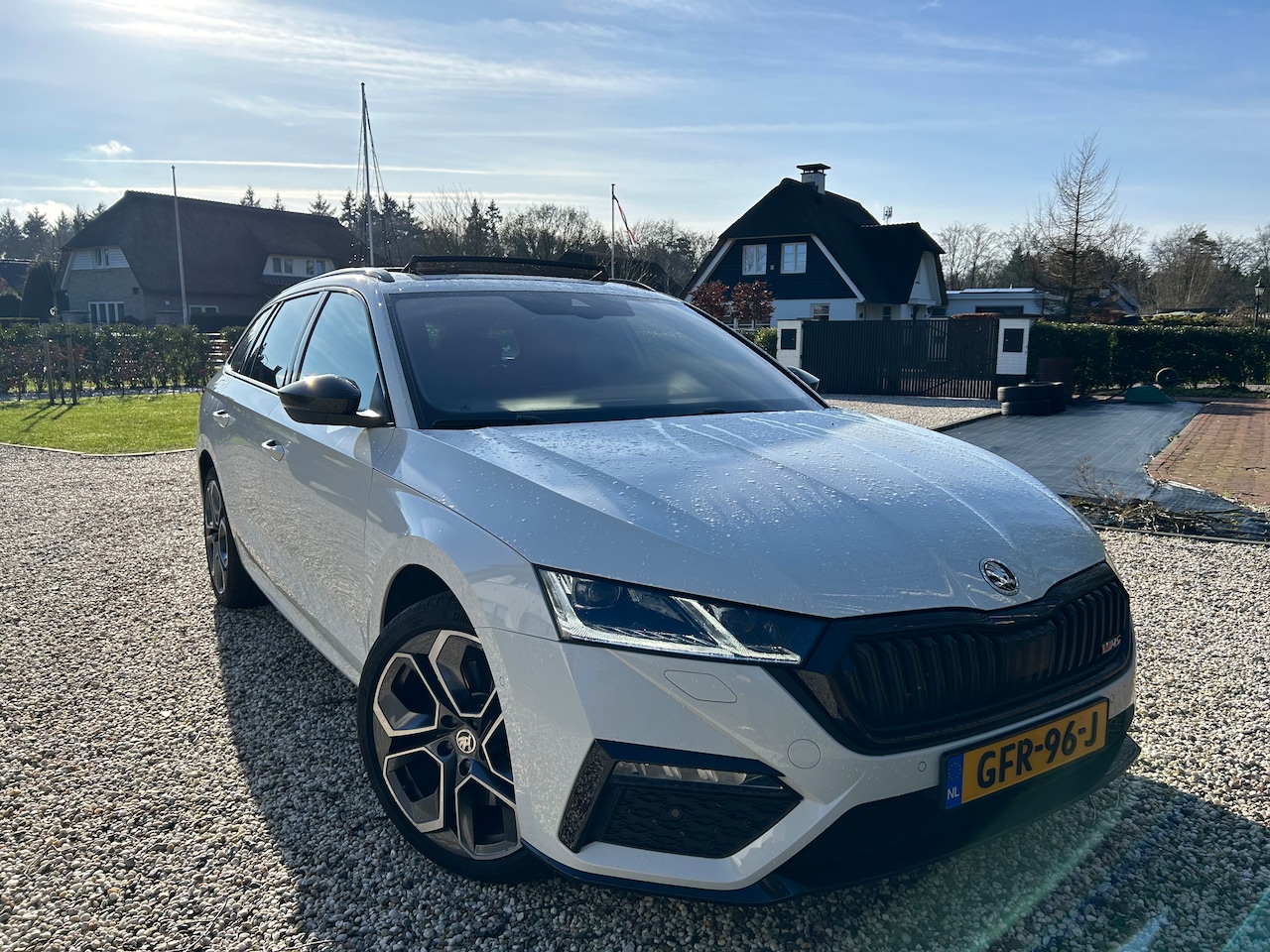 Skoda Octavia Combi - 1.4 TSI RS iV PHEV Business 245 pk, panorama dak, Canton, Head Up, 19 inch, Memory…/ - AutoWereld.nl