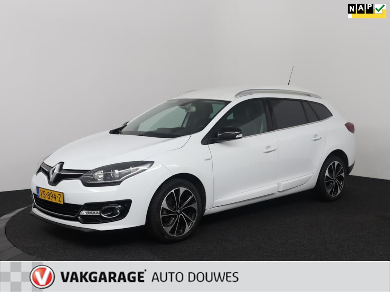 Renault Mégane - 1.5 dCi Expression S&S |NAP |Euro 6 |Automaat | Grijskenteken | Bose | Lage kilometerstand - AutoWereld.nl