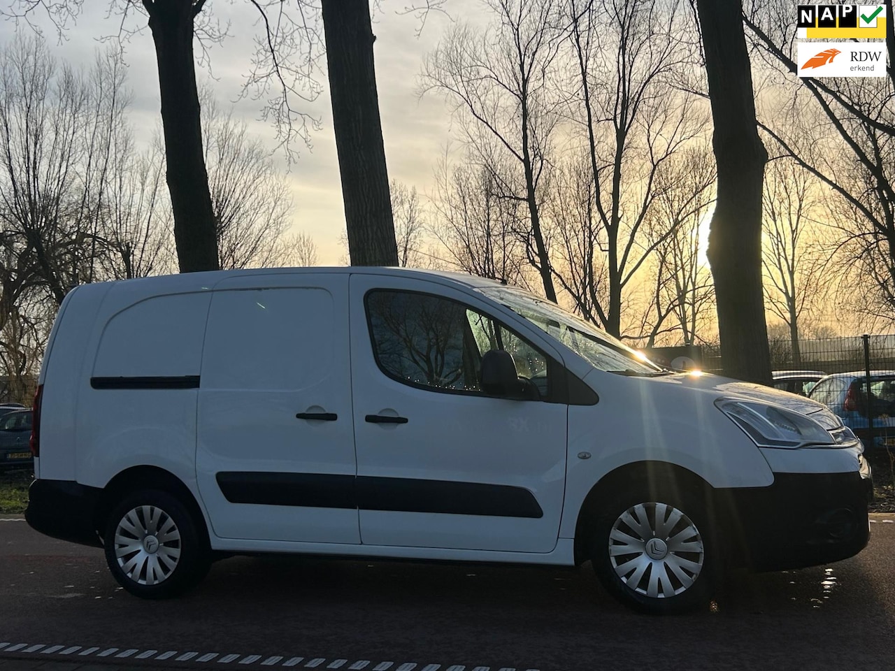 Citroën Berlingo XL - 1.6 e-HDI 600 Club Economy AUTOMAAT!3ZITS!VERLENGD!BTW!SCHUIDEUR! - AutoWereld.nl