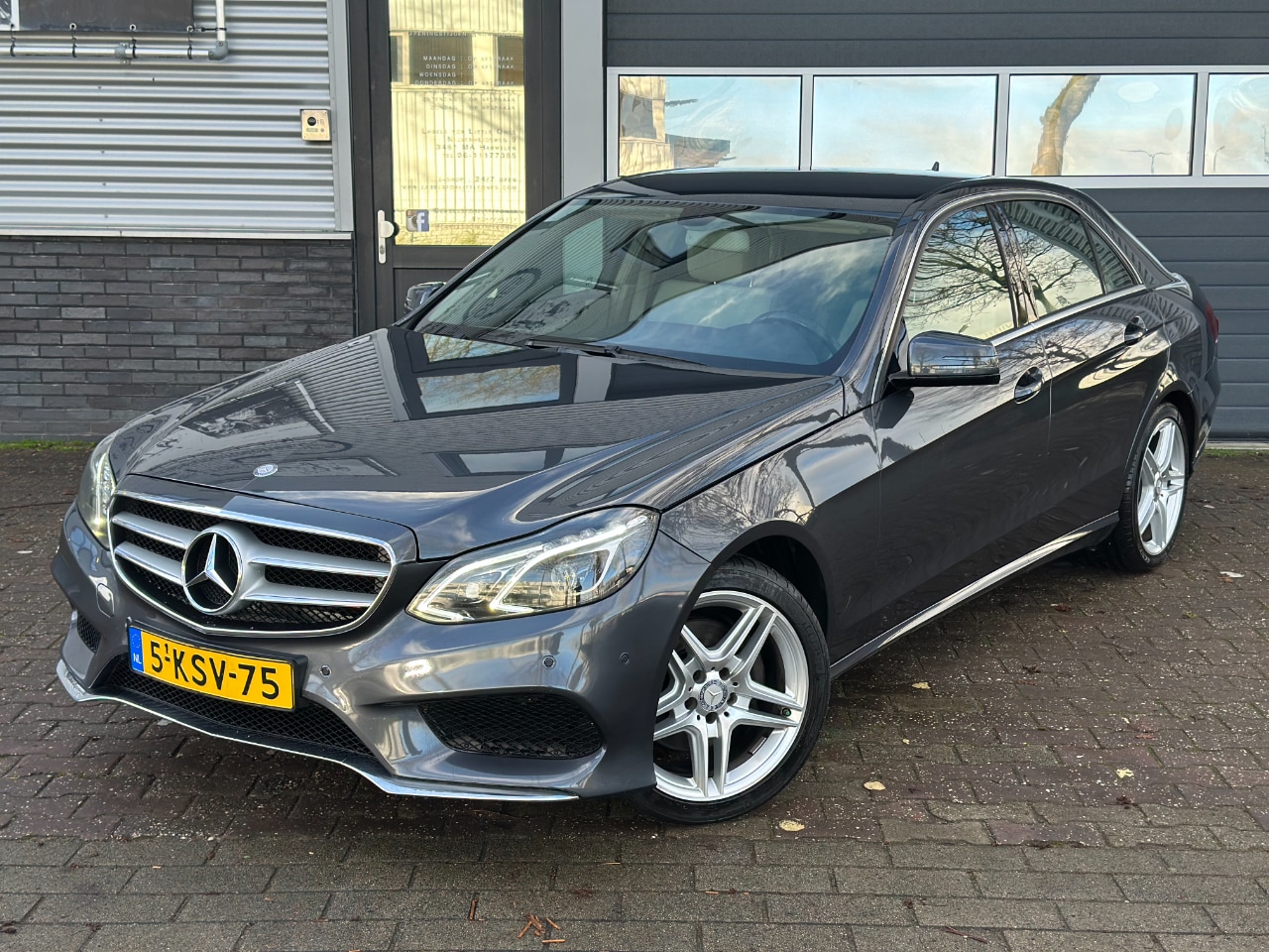 Mercedes-Benz E-klasse - 300 LUXE/CHAUFFEUR/SCHERMEN - AutoWereld.nl