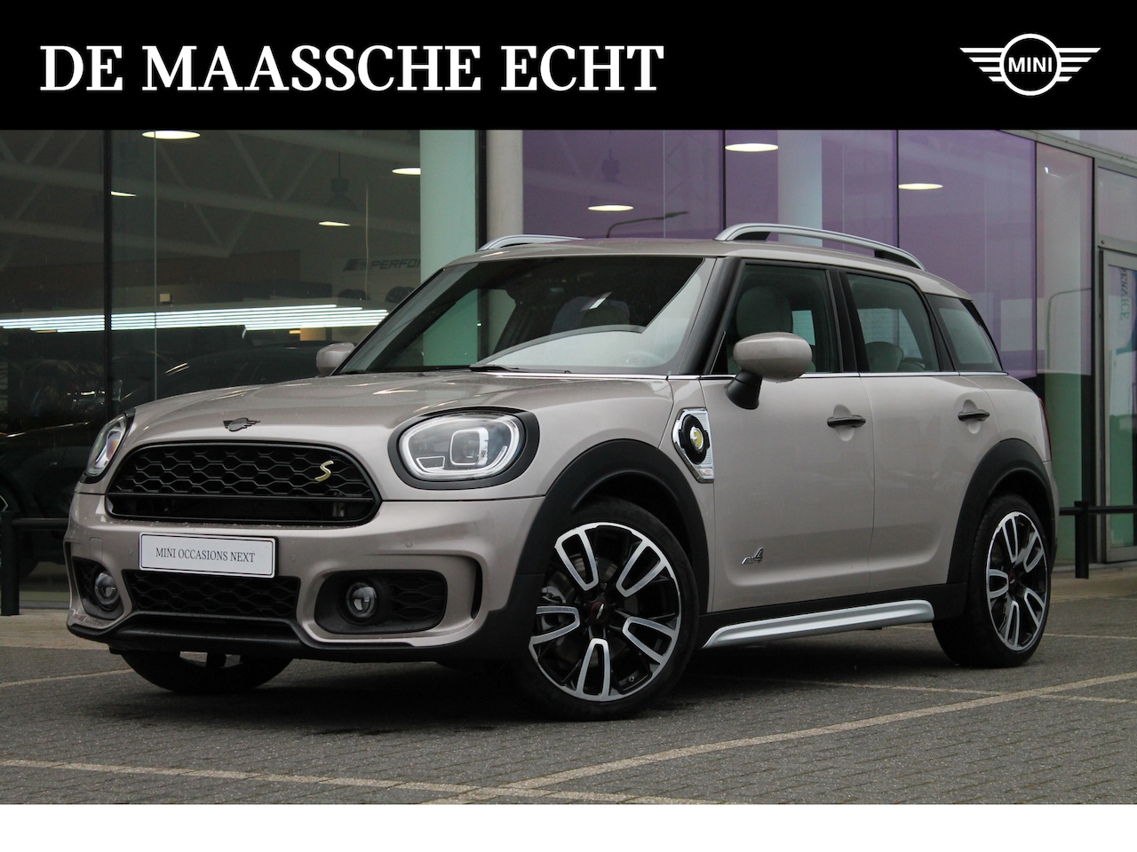 MINI Countryman - Cooper SE ALL4 JCW Automaat / Panoramadak / Comfort Access / LED / Stuurverwarming / Comfo - AutoWereld.nl