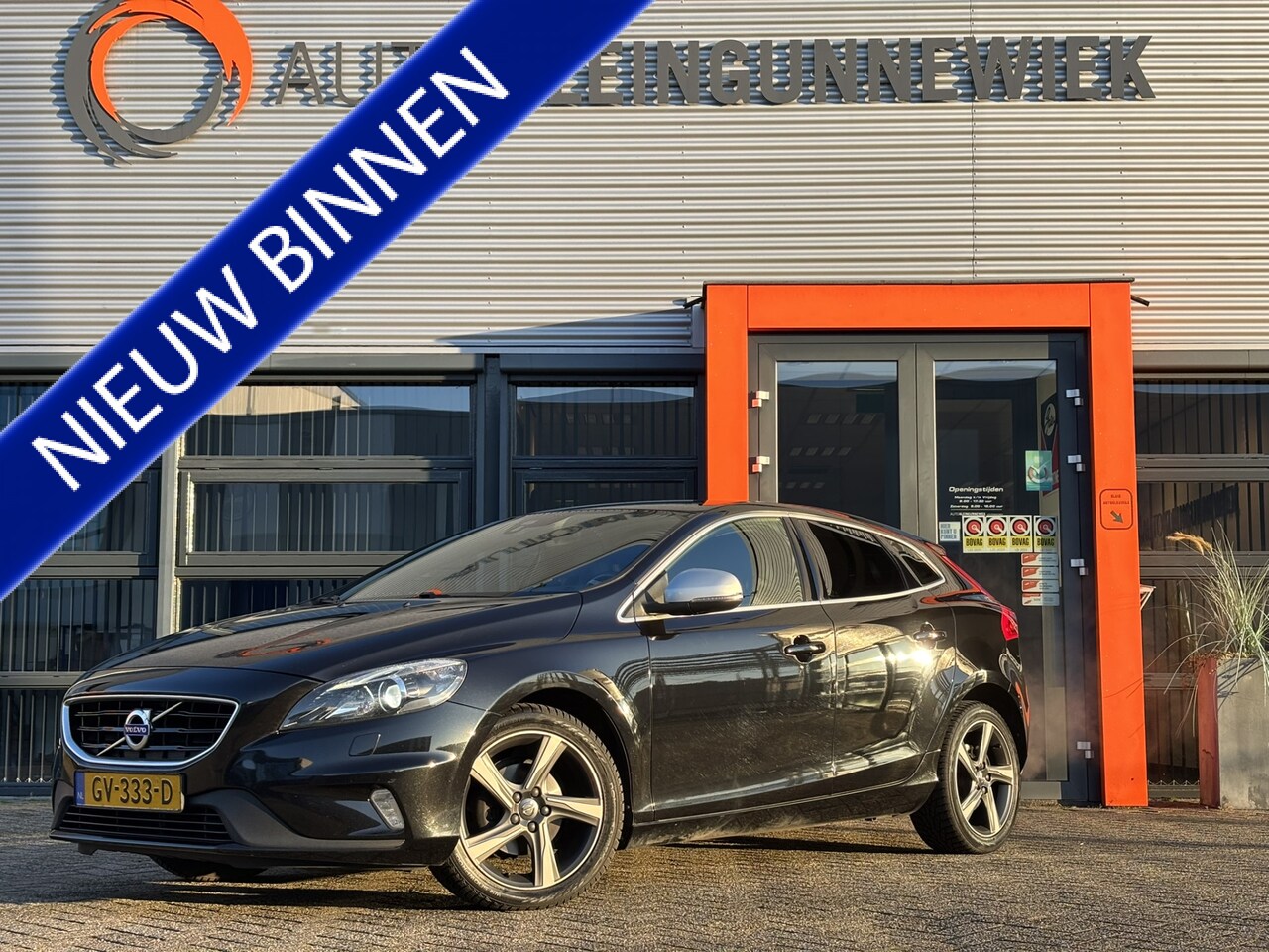 Volvo V40 - 2.0 D2 R-Design Business / NL Auto / Stoelverwarming / Afneembare Trekhaak / - AutoWereld.nl