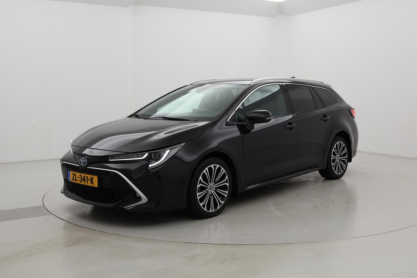 Toyota Corolla Touring Sports - 1.8 Hybrid Executive Trekhaak - AutoWereld.nl