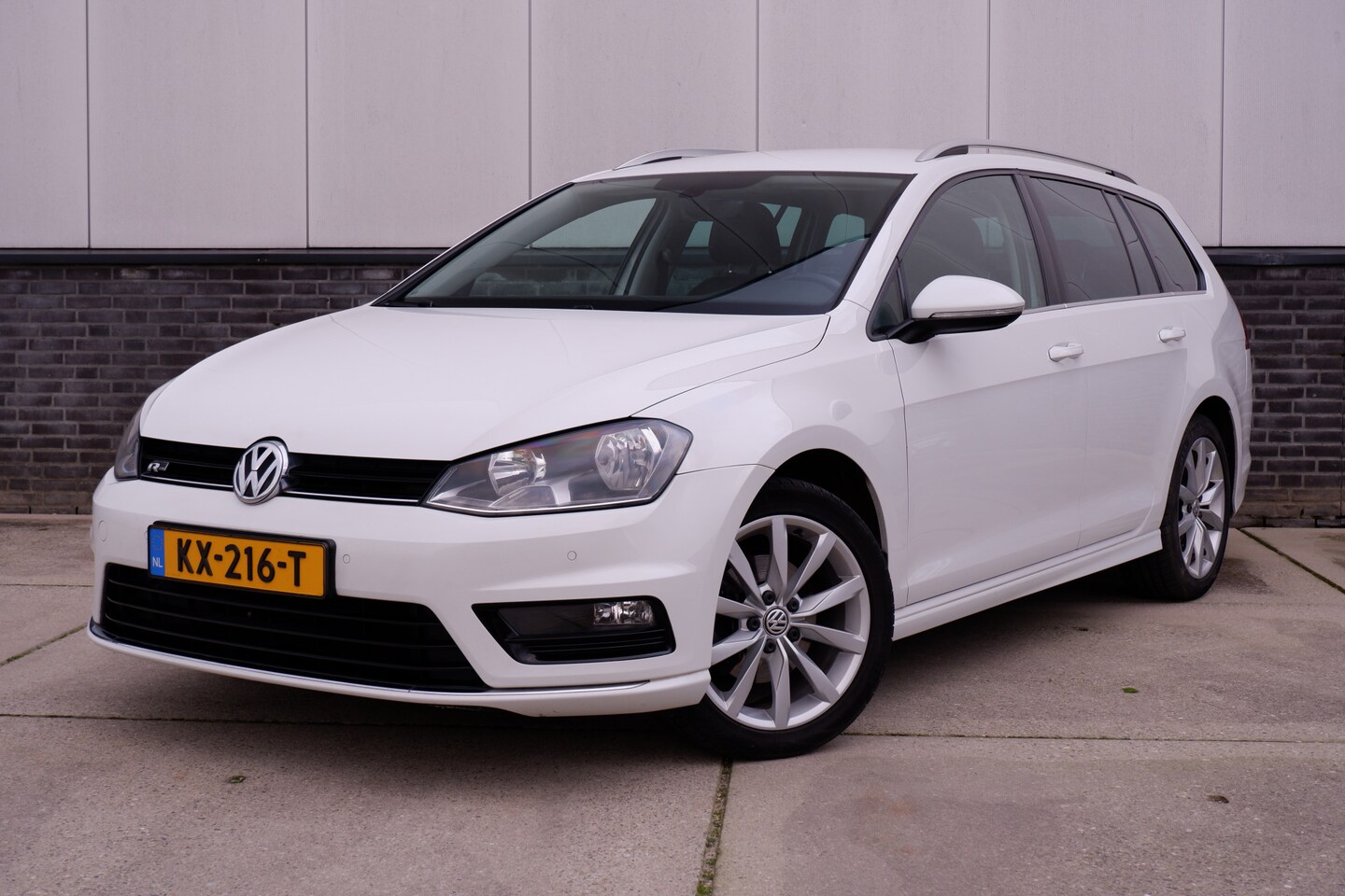 Volkswagen Golf Variant - 1.4 TSI Connected Series R-Line | Trekhaak | Navi | Camera | PDC | Carplay | Cruise - AutoWereld.nl