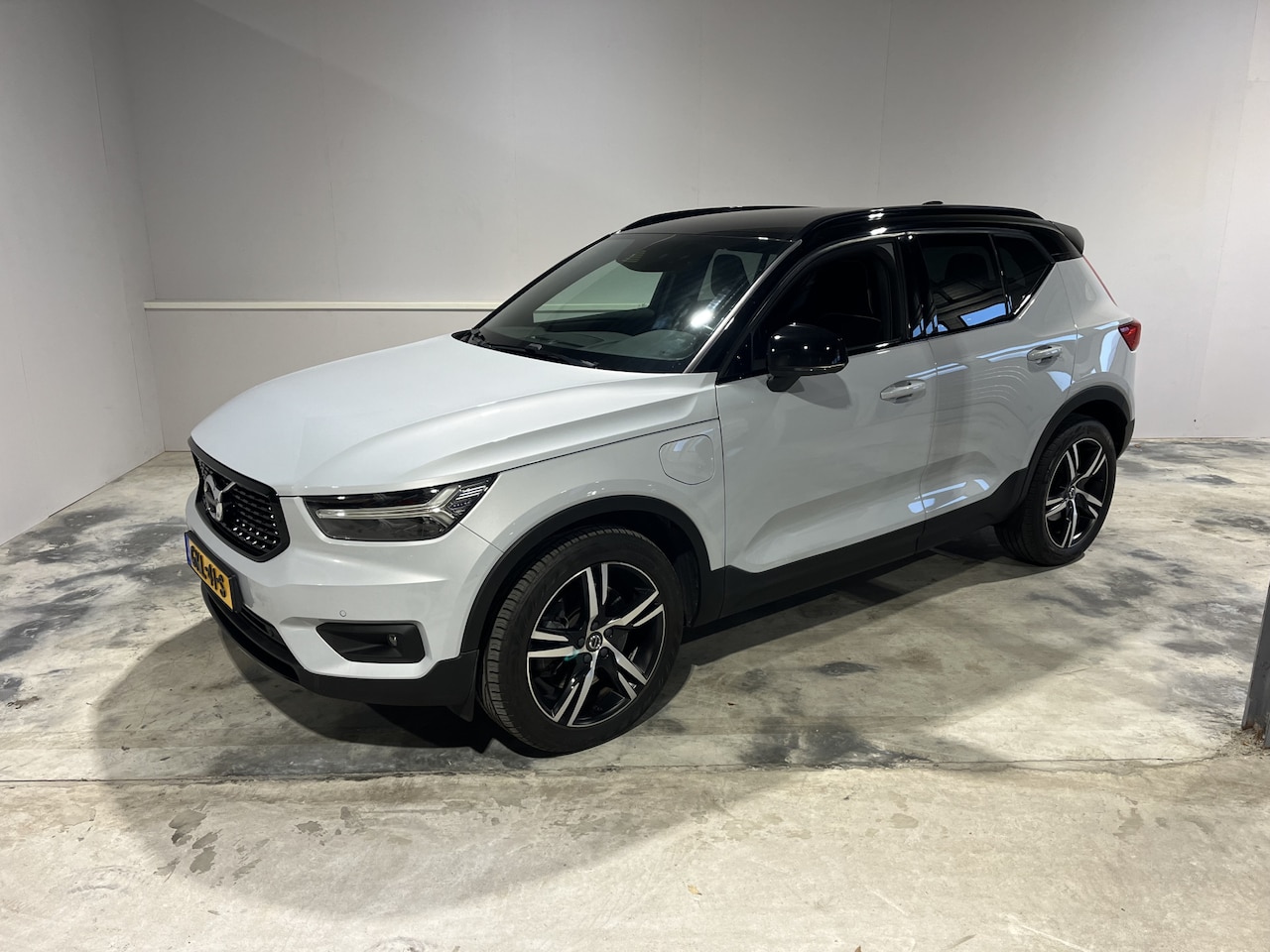 Volvo XC40 - 1.5 T5 Recharge R-Design Expression 1.5 T5 Recharge R-Design (KEYLESS) Stoelverwarming voo - AutoWereld.nl