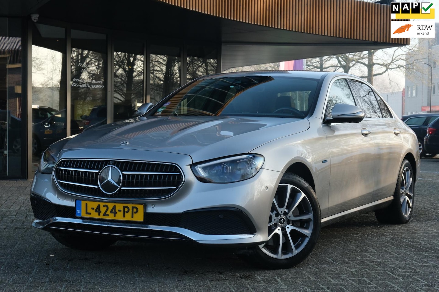 Mercedes-Benz E-klasse - 300 e Business Solution AMG/360°Camera/Sfeerverlichting/Head-Up/Trekhaak/ - AutoWereld.nl