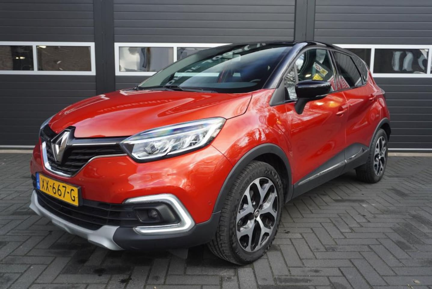 Renault Captur - 1.3 TCe Intens Aut/Airco/Navi/Trekhaak/Camera/CC/Park.sensoren - AutoWereld.nl