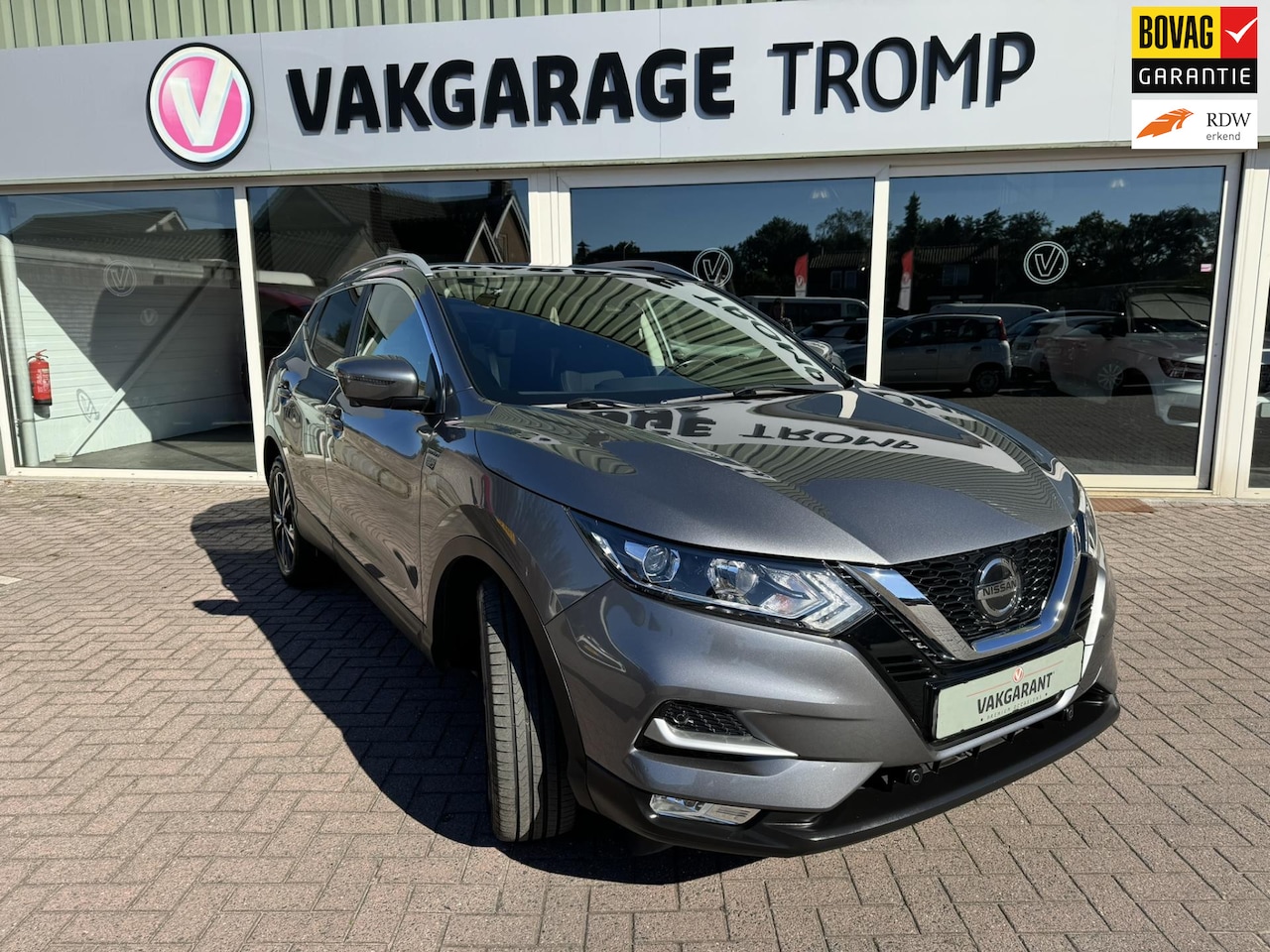 Nissan Qashqai - 1.3 DIG-T N-Connecta | Pano | Camera | Keyless - AutoWereld.nl