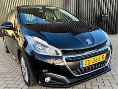 Peugeot 208 - 1.2 PureTech Signature buitenkant ge polijsted binnenkant gepoetst