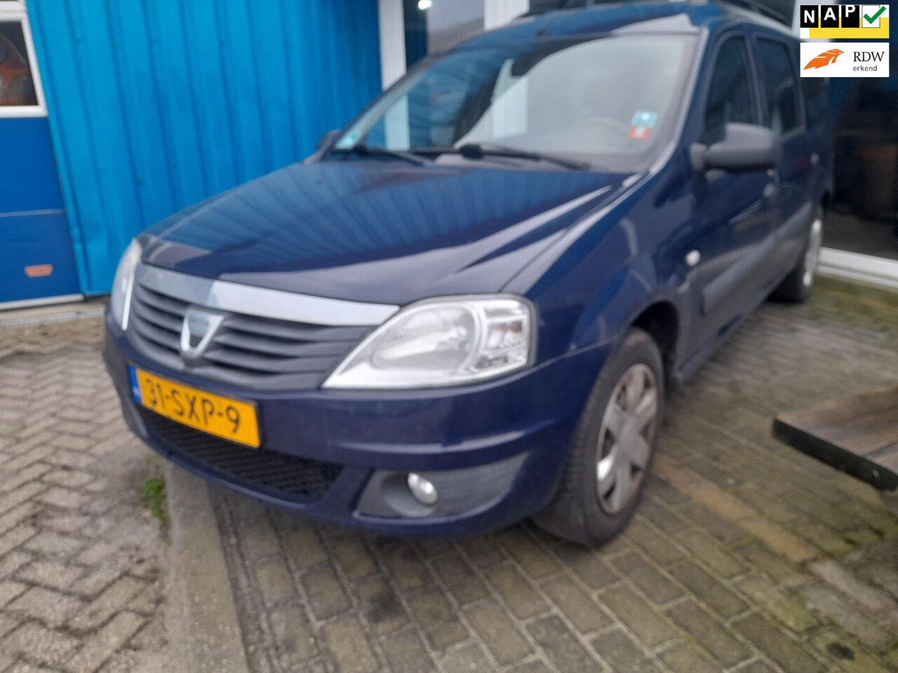 Dacia Logan MCV - 1.6 MPI Aniversare 7p. 1.6 MPI Aniversare 7p. met nieuwe apk - AutoWereld.nl