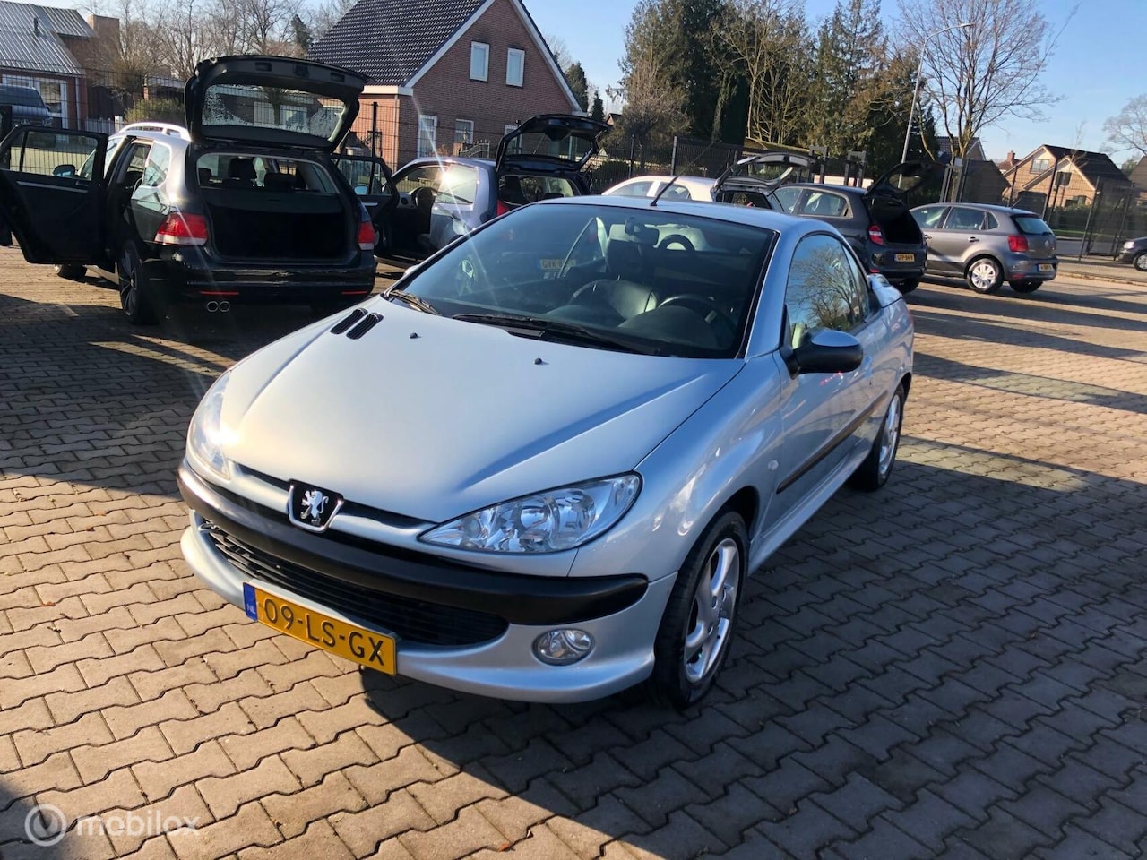 Peugeot 206 CC - 1.6-16V AIRCO LEDER NL AUTO ..99328.KM N.A.P - AutoWereld.nl