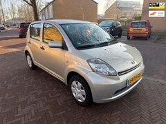 Daihatsu Sirion 2 - AUTOMAAT / 142.000 NAP / Zeer mooie en nette auto