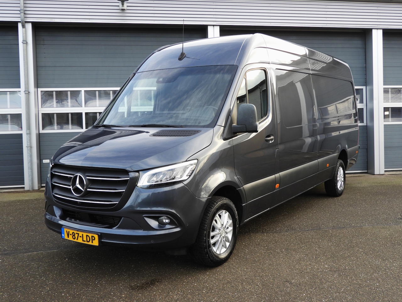 Mercedes-Benz Sprinter - 319 3.0 CDI L3H2 V6 190PK AUT | LED | 360° | DISTRONIC - AutoWereld.nl