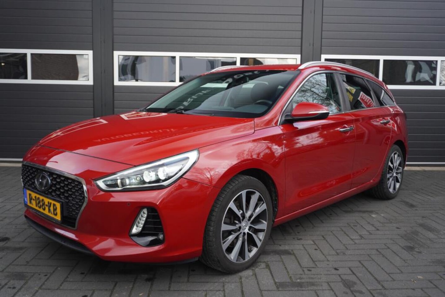 Hyundai i30 Wagon - 1.0 T-GDI Premium Airco/CC/Navi/Camera/Park.sensoren - AutoWereld.nl