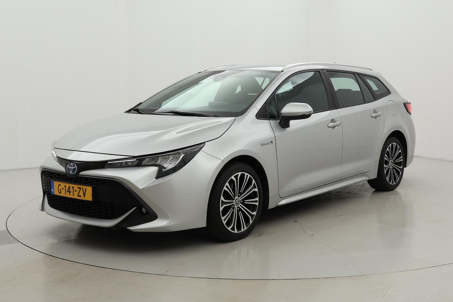 Toyota Corolla Touring Sports - 2.0 Hybrid Dynamic | Navigatie - AutoWereld.nl