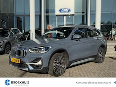 BMW X1 - sDrive20i 180PK Business Edition Plus | Pano-dak | NL-Auto | Camera | Leder | Head-Up | Af