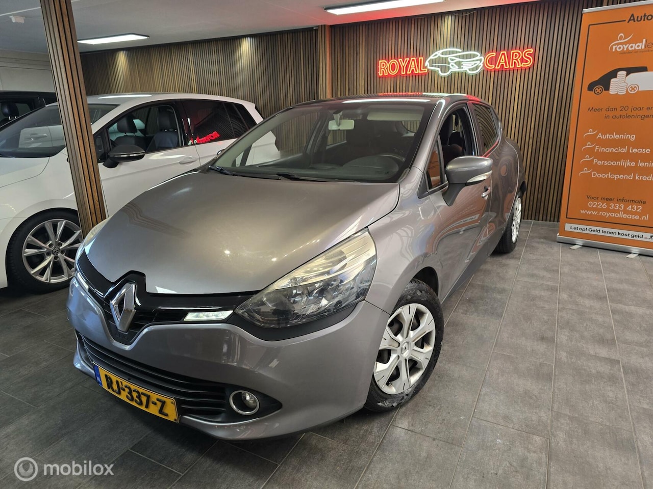 Renault Clio - 1.2 16V / Navigatie/ Cruise Control - AutoWereld.nl