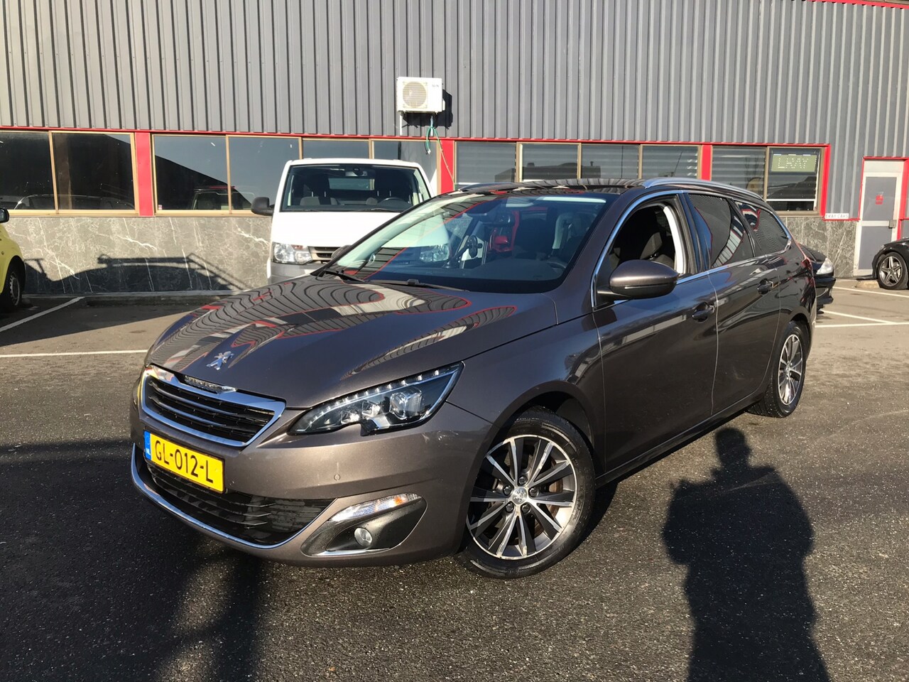 Peugeot 308 SW - 1.2 PureTech Blue Lease Premium / NAP / PANO / CAMERA / CLIMA / SP VLG - AutoWereld.nl