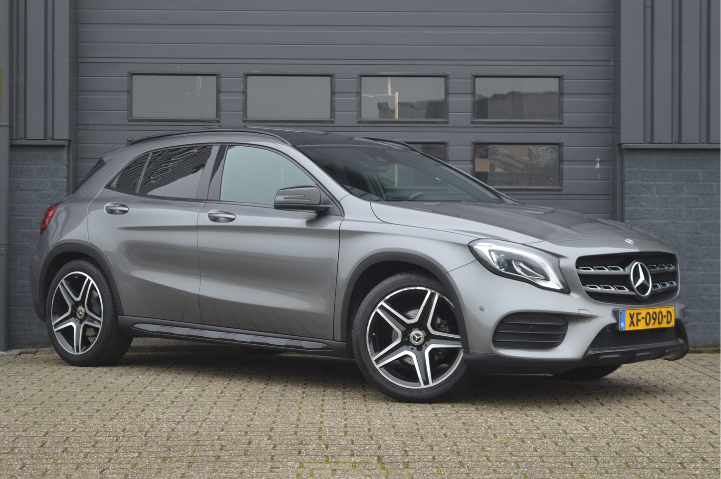 Mercedes-Benz GLA-Klasse - 180 Business Solution AMG | PANO | KEYLESS | CAMERA | - AutoWereld.nl