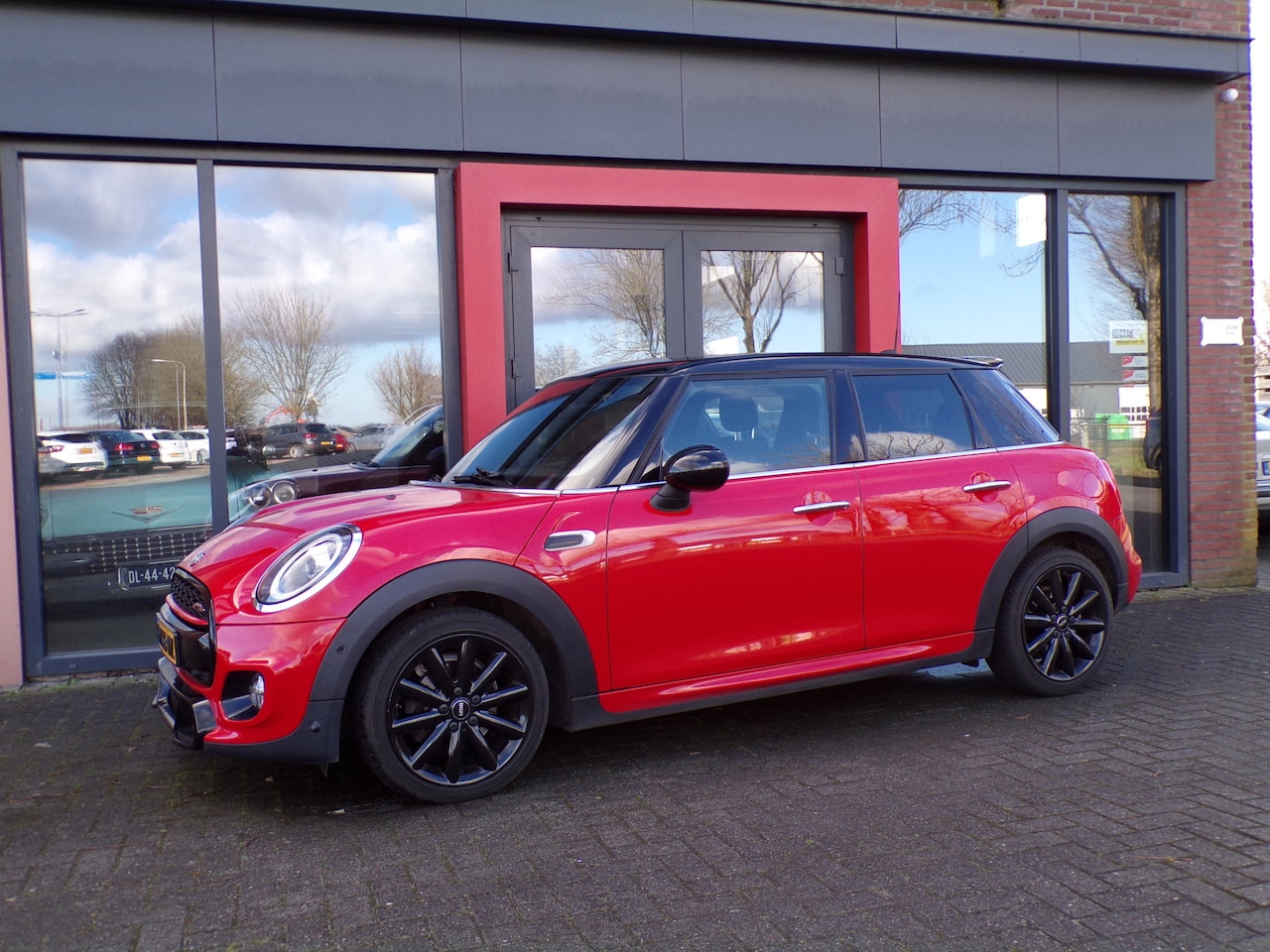 MINI John Cooper Works - Mini 1.5 One Edition Supernette auto! - AutoWereld.nl