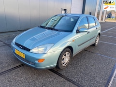 Ford Focus - 1.6-16V Ambiente / APK / NAP / AIRCO / NIEUWE KOPPELING / ZEER NETTE AUTO