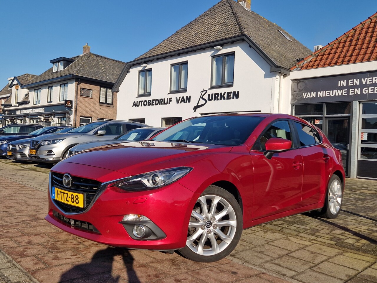 Mazda 3 - 2.0 GT-M 2.0 GT-M, Trekhaak,Stoelverwarming,Climate control,Navigatie,Parkeersensoren - AutoWereld.nl