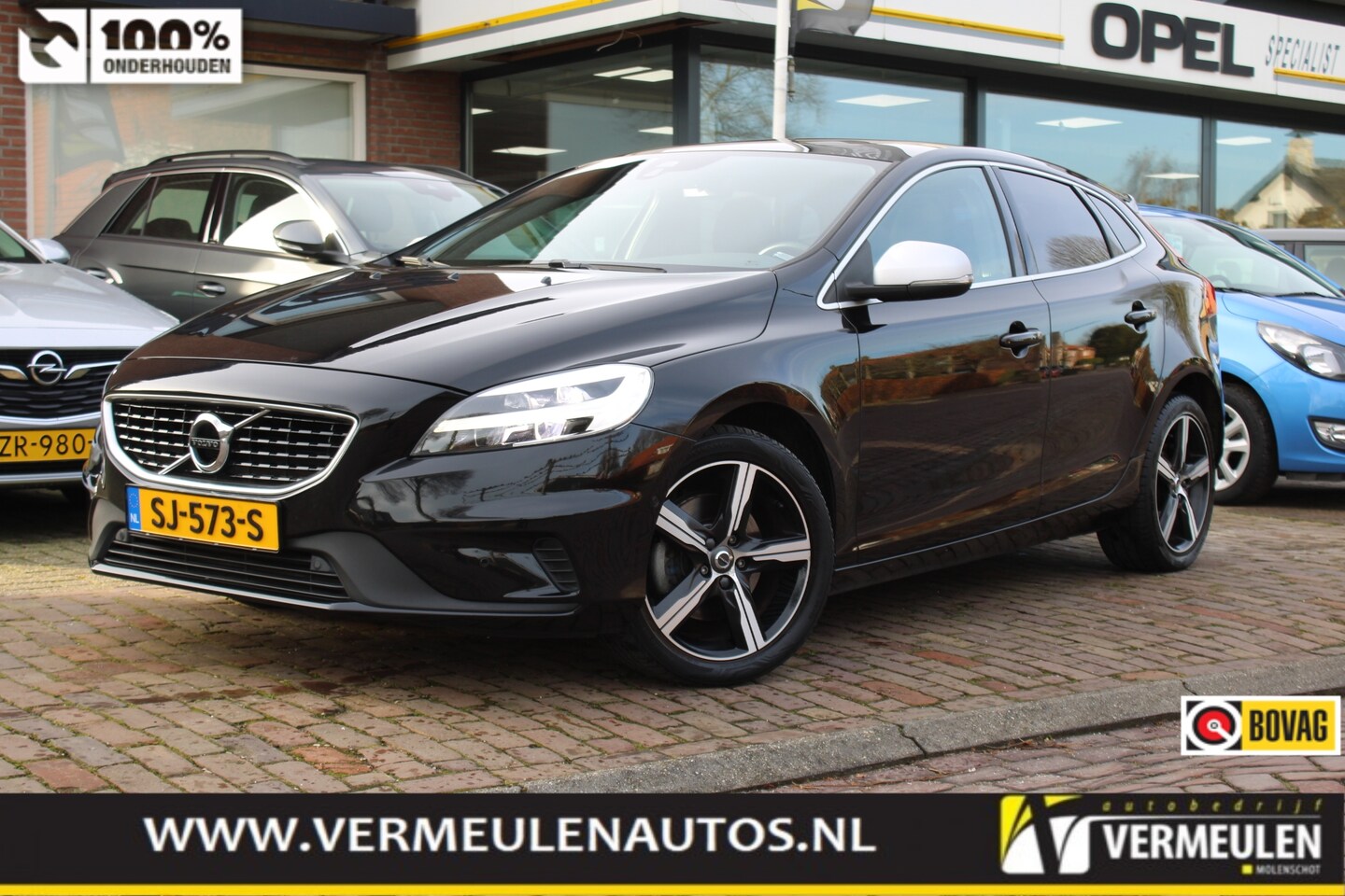 Volvo V40 - 2.0 T4 190PK Business Sport R-Design + 17"/ Leder/ Camera/ LED/ Panorama/ NL auto - AutoWereld.nl