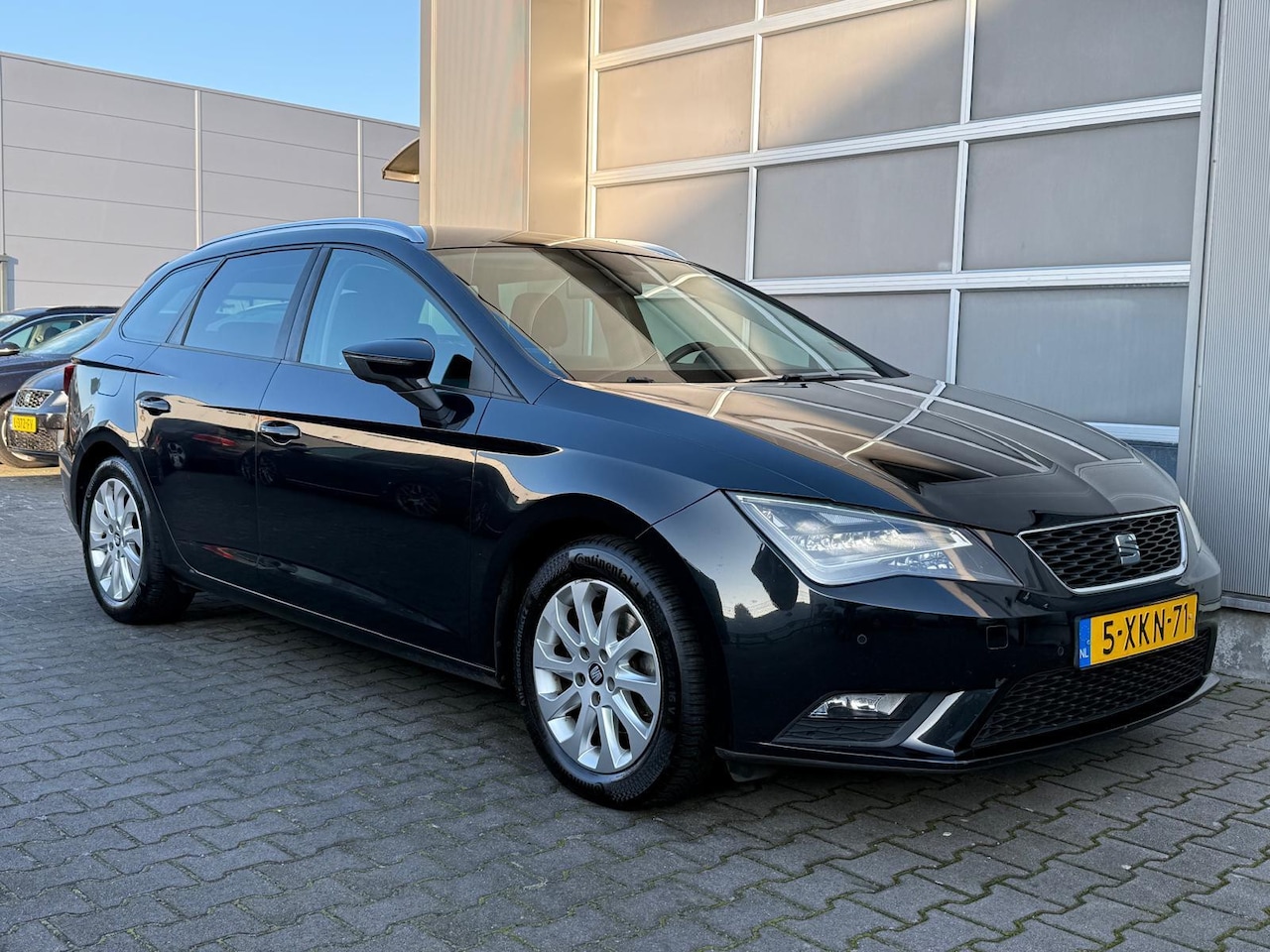 Seat Leon ST - 1.6 TDI Style Business Ecomotive|Cruise|Navi|PDC|BT - AutoWereld.nl