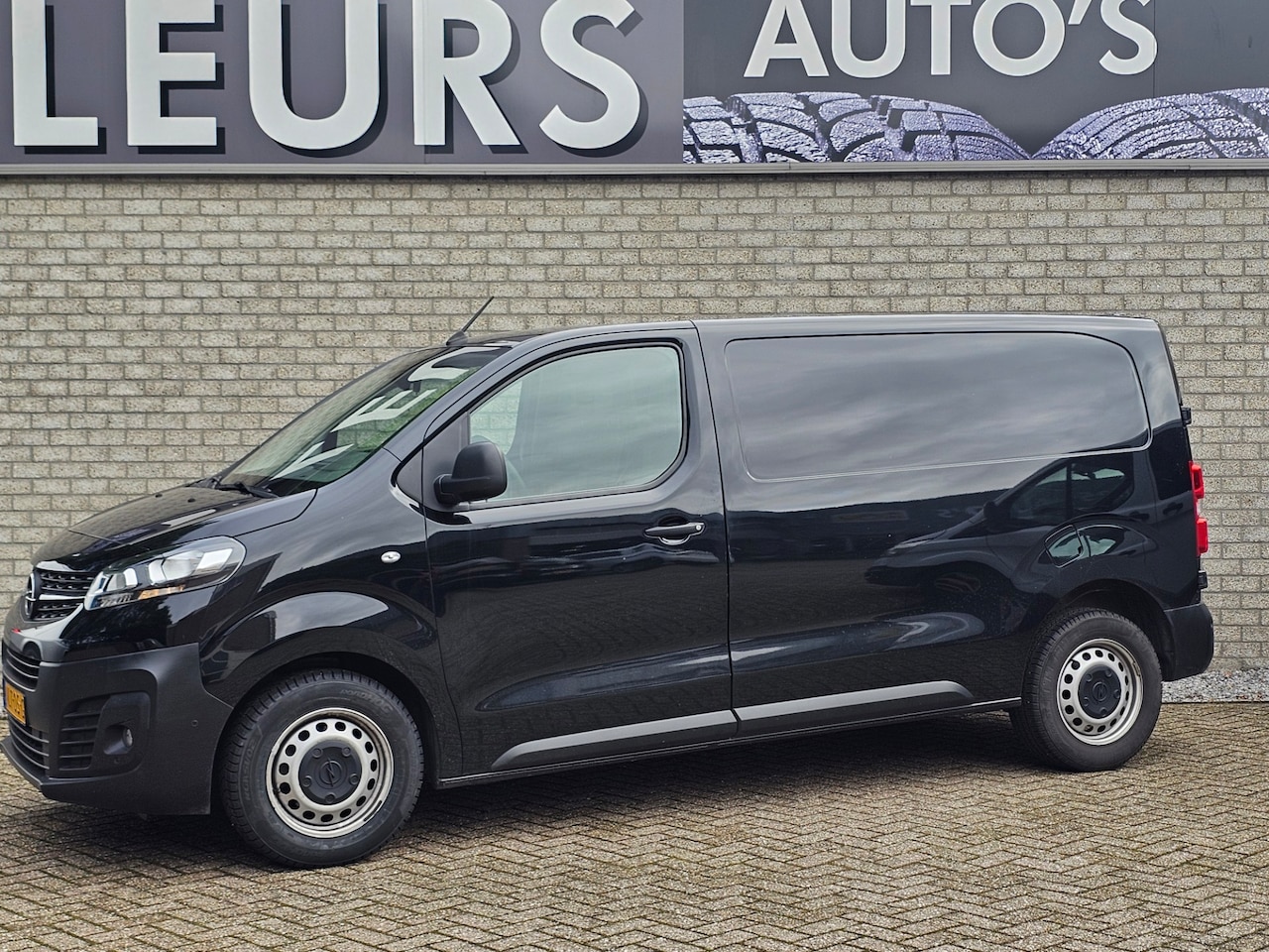 Opel Vivaro - 2.0 CDTI L2H1 Innovation/Navi/Pdc/Trekhaak - AutoWereld.nl