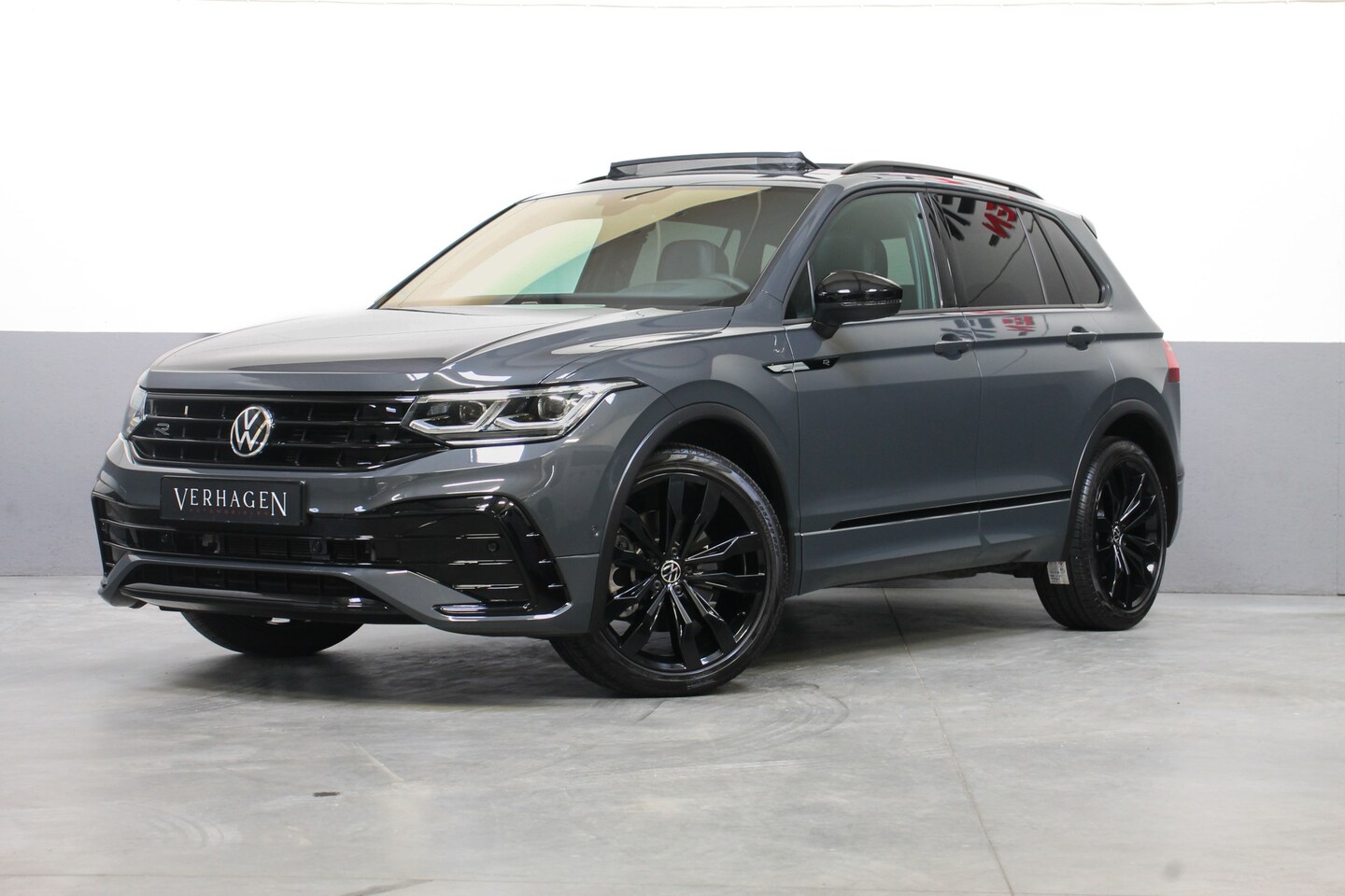 Volkswagen Tiguan - 2.0 TSI R-line Black Style Pano Leer Harman/Kardon head up 4motion - AutoWereld.nl