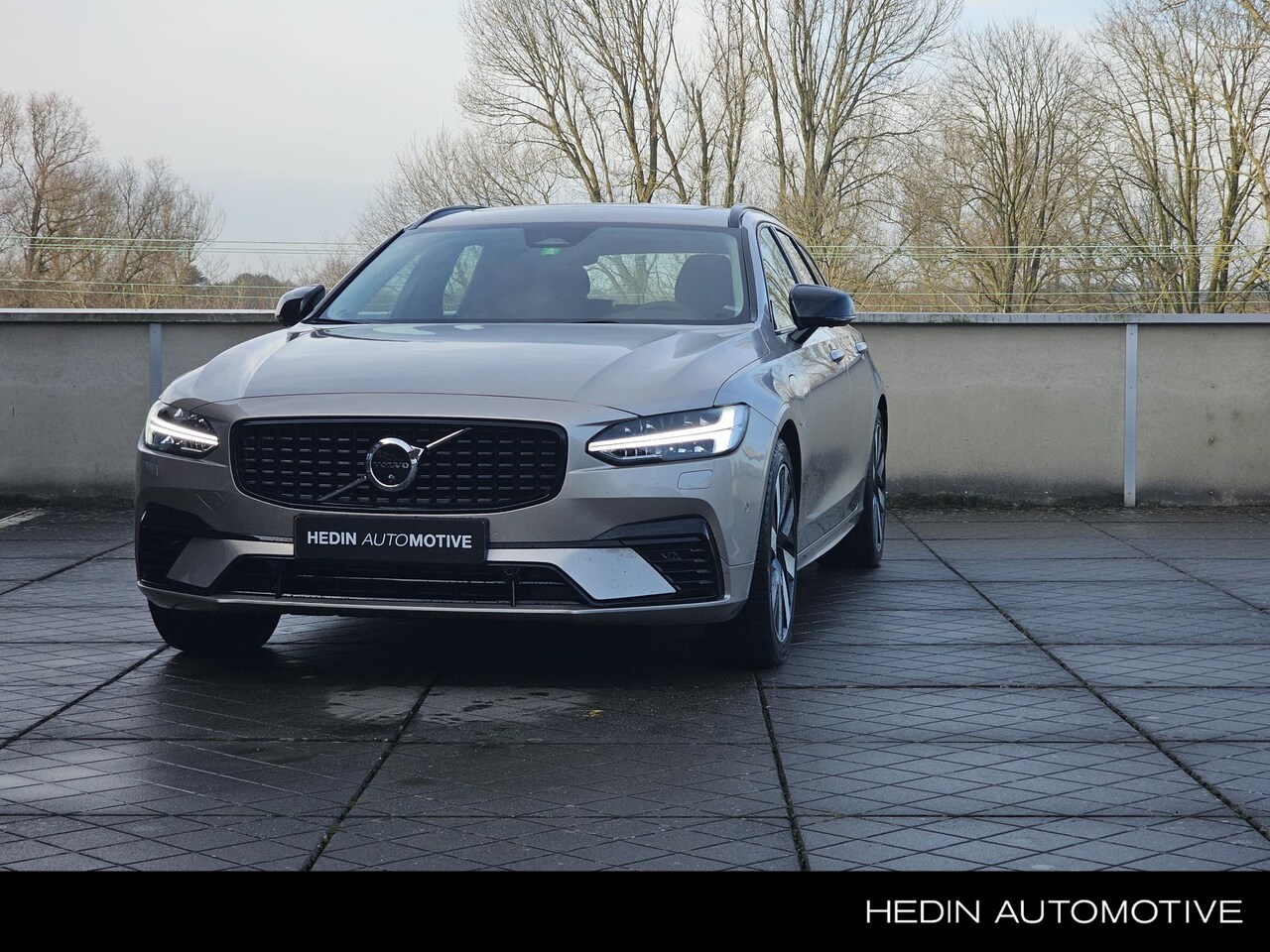 Volvo V90 - 2.0 T6 Plug-in hybrid AWD Ultra Dark Gelamineerd Glas | Trekhaak | Head-Up Display | 360 c - AutoWereld.nl