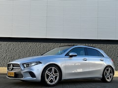 Mercedes-Benz A-klasse - 180d AMG Sfeerverlichting/Panorama/Automaat/Led/5-Spaaks/Camera/Distributie VV/Nieuwe band