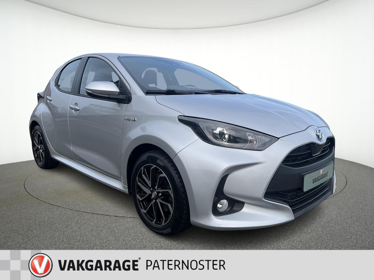 Toyota Yaris - 1.5 Hybrid Carplay / PDC / 16'' LMV /  Stoel/stuurverwarming - AutoWereld.nl