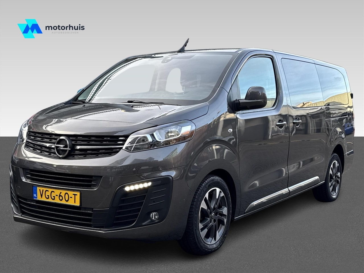 Opel Vivaro - 2.0 CDTI 180PK L3H1 AUTOMAAT DUBBEL CABINE INNOVATION NAVI HUD LEDER TREKHAAK CAMERA NAP - AutoWereld.nl