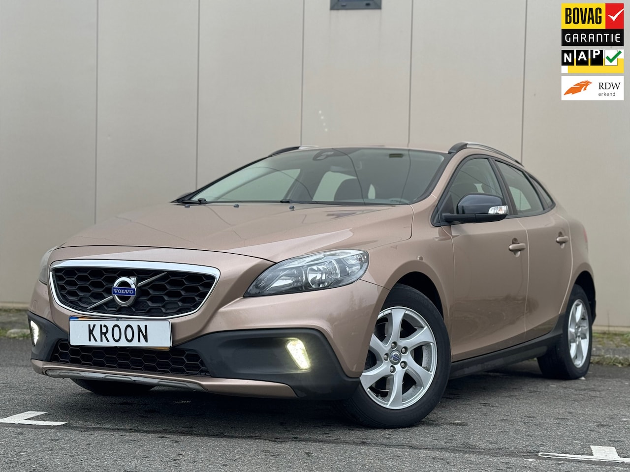 Volvo V40 Cross Country - 1.6 D2 Kinetic 1.6 D2 Kinetic - AutoWereld.nl