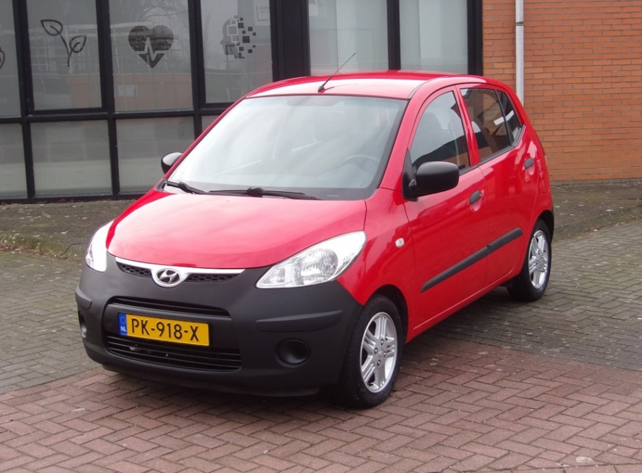 Hyundai i10 - 1.1 Pure Red | Stuurbekrachtiging - AutoWereld.nl