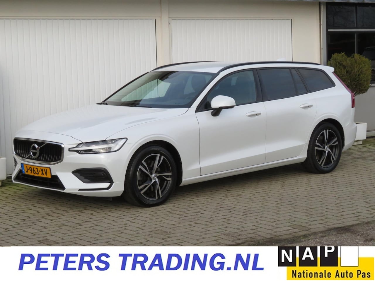 Volvo V60 - 2.0 B3 Momentum Advantage LEDER-CARPLAY-1e EIGENAAR - AutoWereld.nl