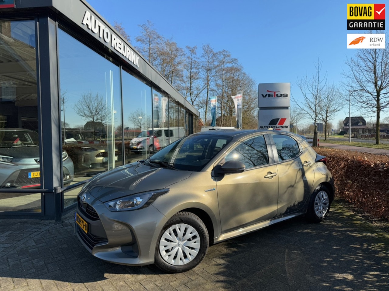 Toyota Yaris - 1.5 Hybrid Active 1.5 Hybrid Active, camera, Navigatie, stoel verwarming,4 seizoensbanden - AutoWereld.nl