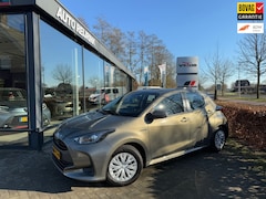 Toyota Yaris - 1.5 Hybrid Active, camera, Navigatie, stoel verwarming, 4 seizoensbanden