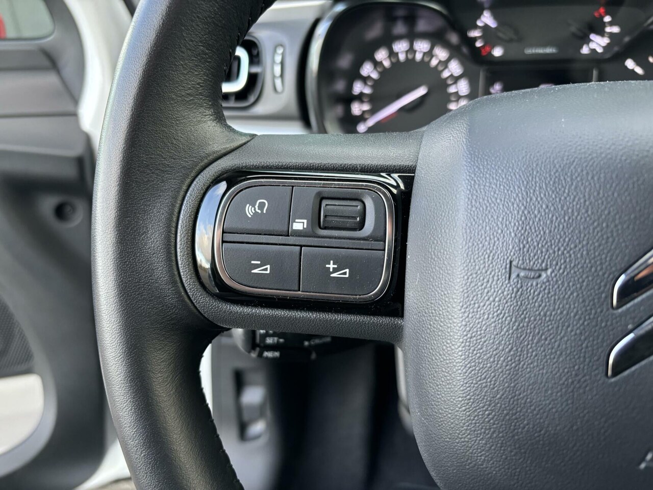 Citroën C3 - 1.2 Shine 83 PK Airco/ AppleCarPlay/ AndroidAuto/ Cruise Control!