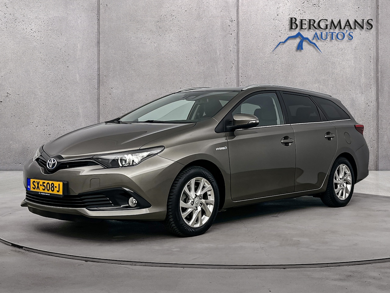 Toyota Auris Touring Sports - 1.8 Hybrid Dynamic Go // TREKHAAK// NAVI // KEYLESS // - AutoWereld.nl