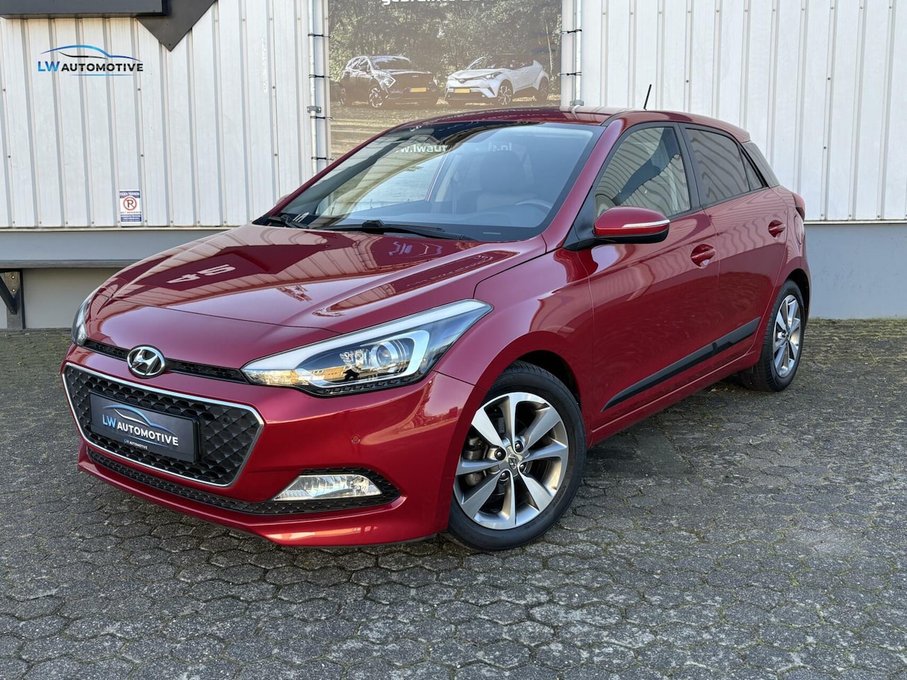 Hyundai i20 - 1.2 HP 84pk Premium | Navi | Stoel + stuurverw. | DAB - AutoWereld.nl