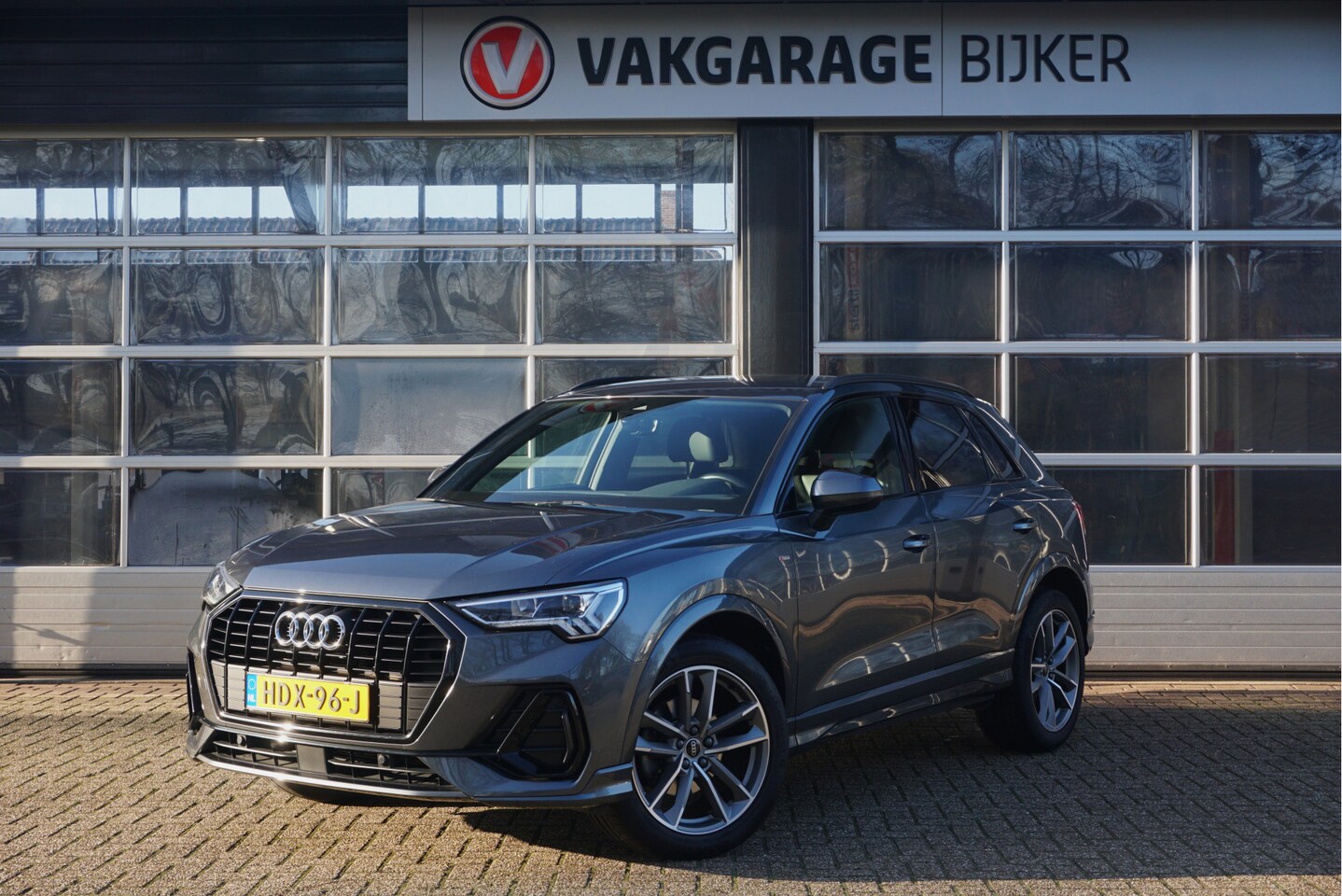 Audi Q3 - 35 TFSI S edition Navi/trekhaak! - AutoWereld.nl