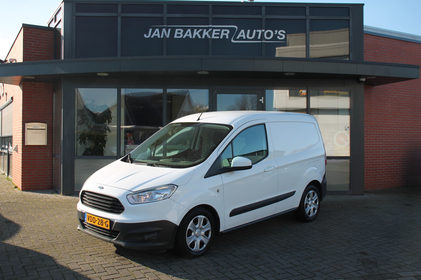 Ford Transit Courier - 1.5 TDCI Trend ✅ nieuwe distr. riem ✅ Schuifdeur ✅ Bleutooth ✅ - AutoWereld.nl