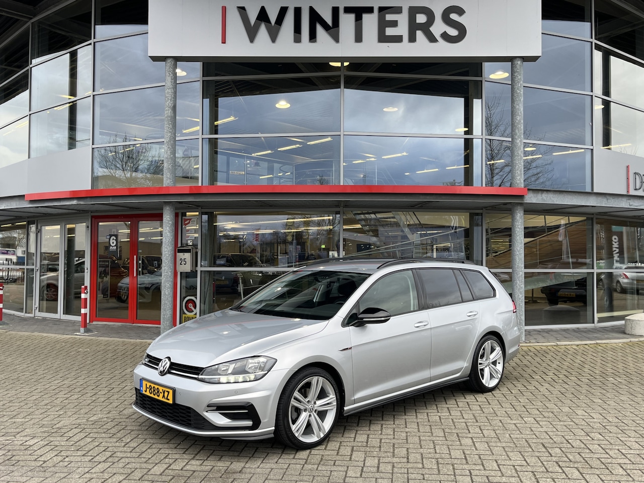 Volkswagen Golf Variant - 1.5 TSI Highline R-Line ECC-Airco Cr.Control Navi+BT PDC V+A 18"LMV Trekhaak - AutoWereld.nl