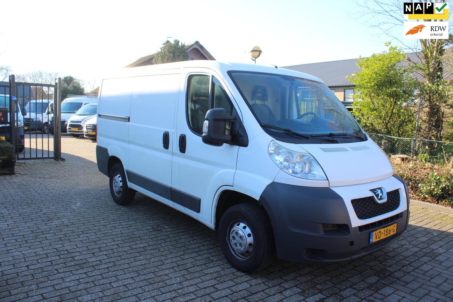 Peugeot Boxer - 330 2.2 HDI L1H1 Pro 330 2.2 HDI L1H1 Profit+ - AutoWereld.nl